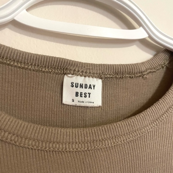 ARITZIA Sunday Best T-shirt - Picture 4 of 4